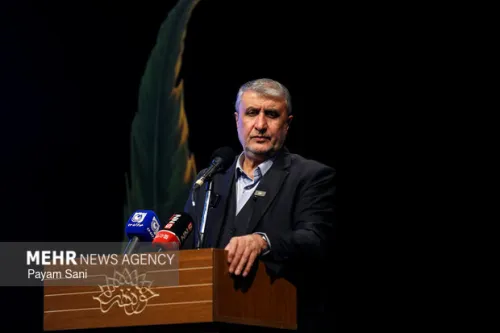 محور اصلی تقابل با دشمنان مساله پیشرفت است