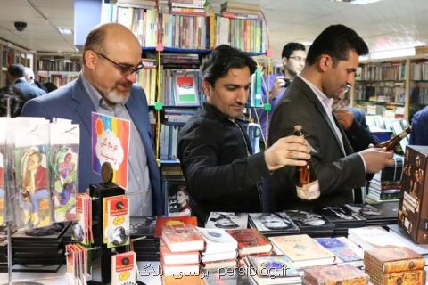 حضور ۳۰ نفر از نویسندگان انجمن داستان نویسان در روز كتابگردی